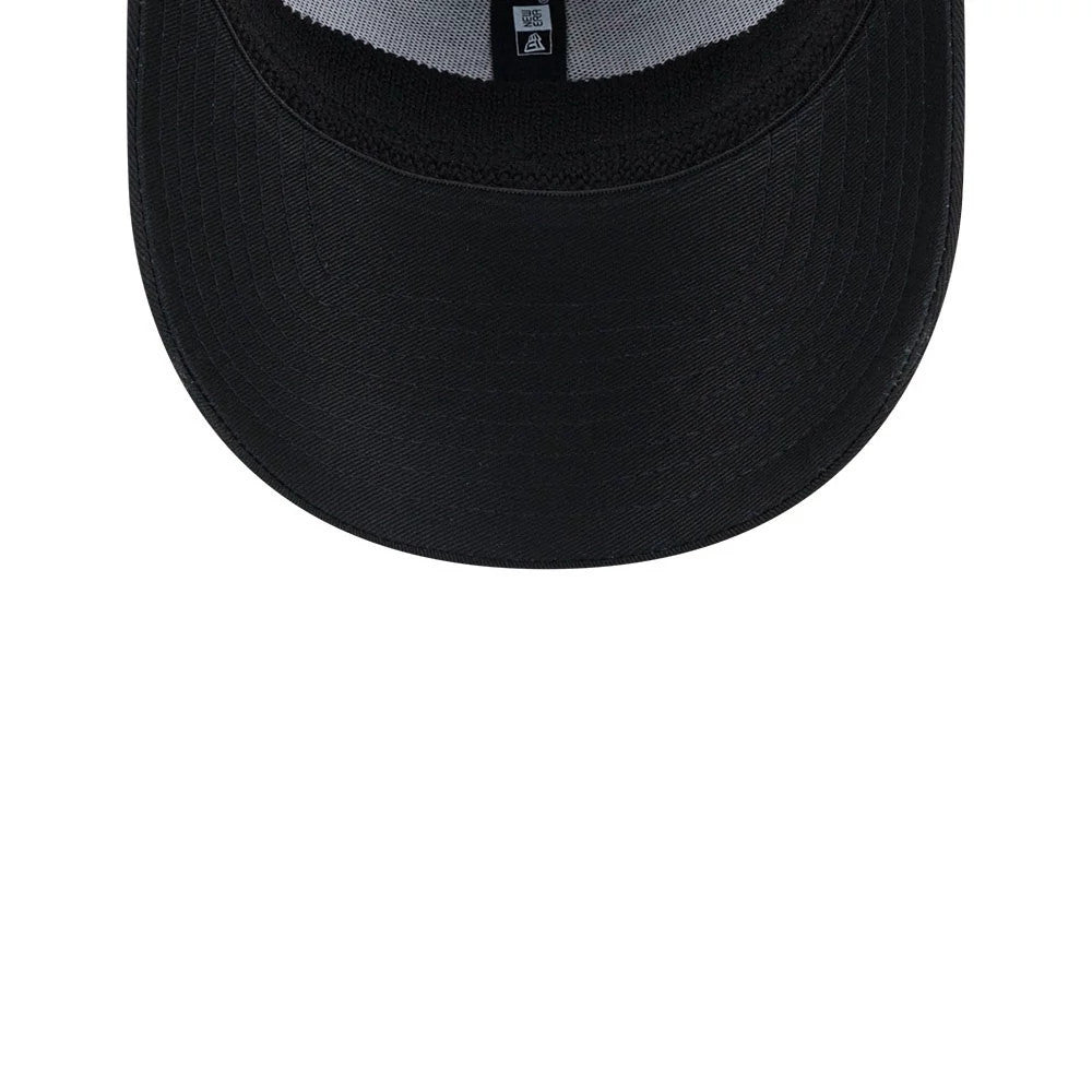Seattle Mariners MLB Evergreen Neo Black New Era 39THIRTY Stretch Fit Cap, inside view showing grey undervisor, black sweatband, and taping along the inside crown with a black New Era tag at the top.
