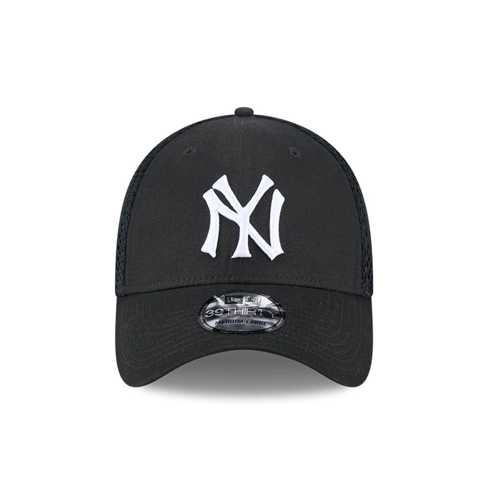 New York Yankees MLB Evergreen Neo Black New Era 39THIRTY Stretch Fit Cap, front view showing a raised white embroidered NY logo on the black structured crown, with a curved visor and 39THIRTY size sticker on top.