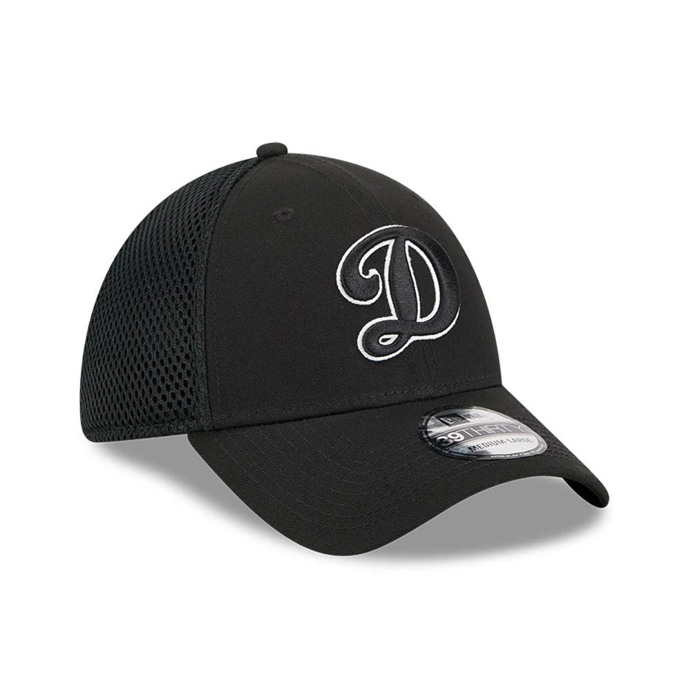 LA Dodgers MLB Evergreen Cooperstown Black New Era 39THIRTY Stretch Fit Cap, three-quarter view with a raised white embroidered D logo on the front panel, a 39THIRTY size sticker on the black visor, and mesh side panels for added texture.
