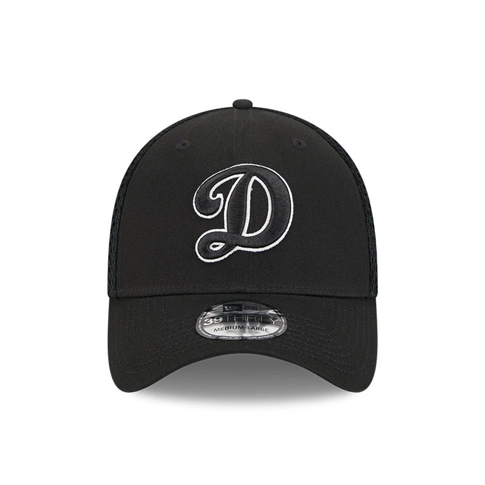 LA Dodgers MLB Evergreen Cooperstown Black New Era 39THIRTY Stretch Fit Cap, front view showing the white embroidered D logo centred on the structured black crown, with a 39THIRTY size sticker on the curved black visor.