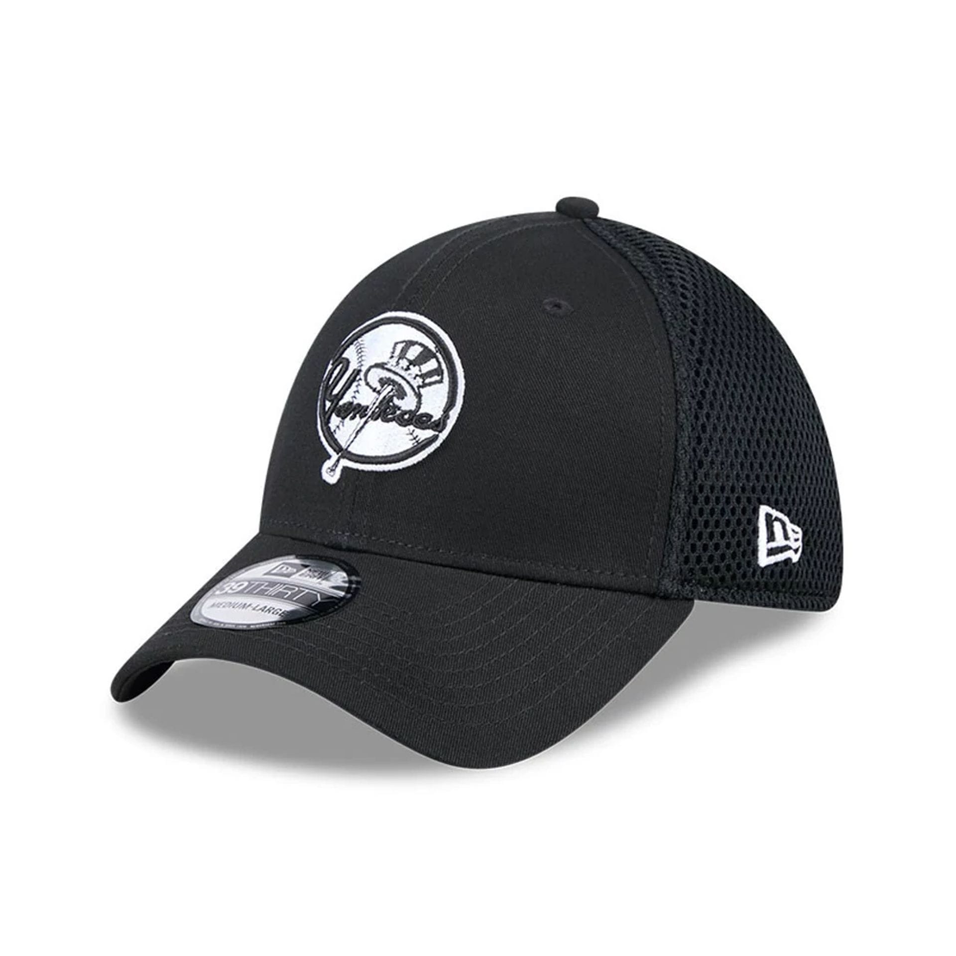 Pictured is this MLB Evergreen Neo New York Yankees 39THIRTY Stretch Fit cap in black. 1