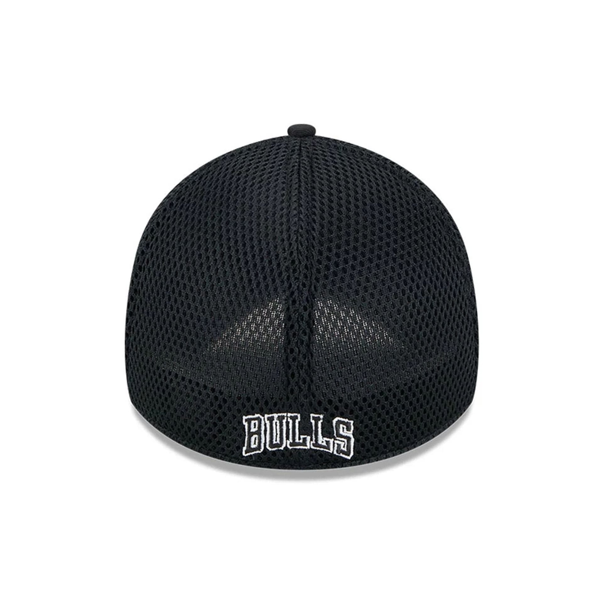 Pictured is this NBA Evergreen Neo Chicago Bulls 39THIRTY Stretch Fit cap in black. 2