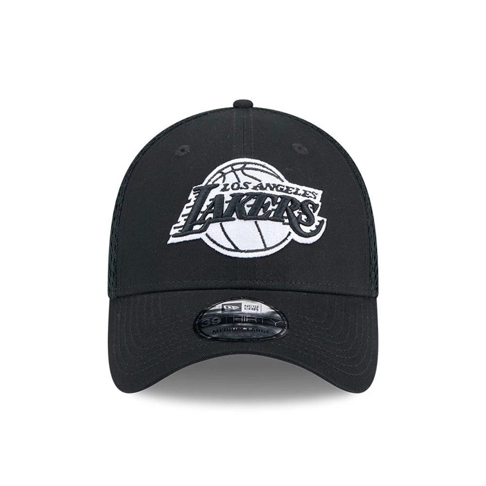 LA Lakers NBA Evergreen Neo Black New Era 39THIRTY Stretch Fit Cap, front view showing the white and black embroidered Lakers logo on the structured crown, with a 39THIRTY size sticker on the curved black visor.