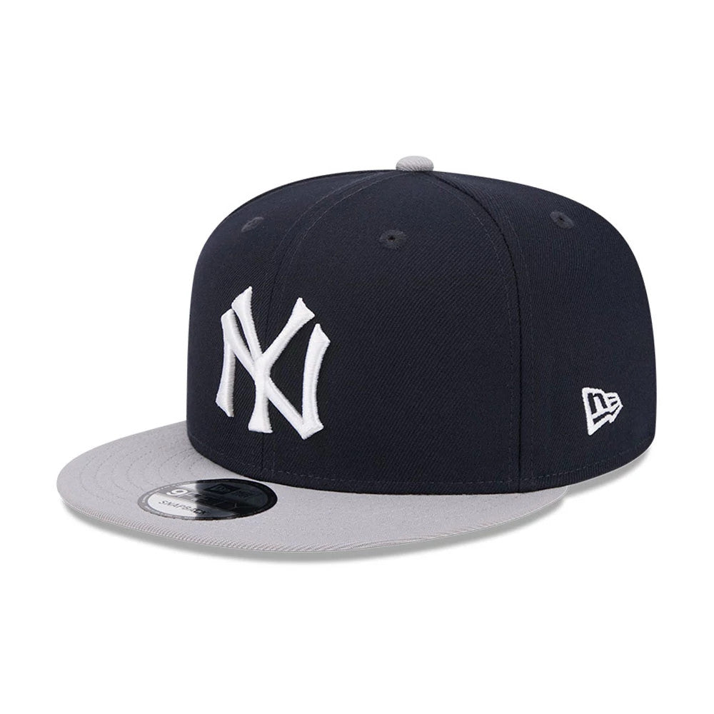 Pictured is this MLB Evergreen New York Yankees 9FIFTY Snapback cap in navy. 1