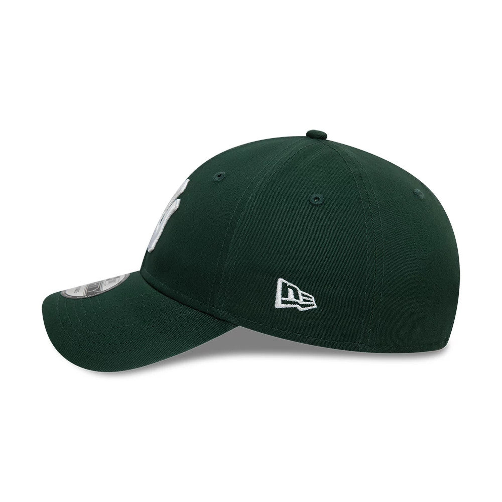 New York Yankees League Essential Dark Green New Era 9FORTY Adjustable Cap, side view with embroidered white New Era flag logo on the left side, curved visor and 9FORTY size sticker on the top.