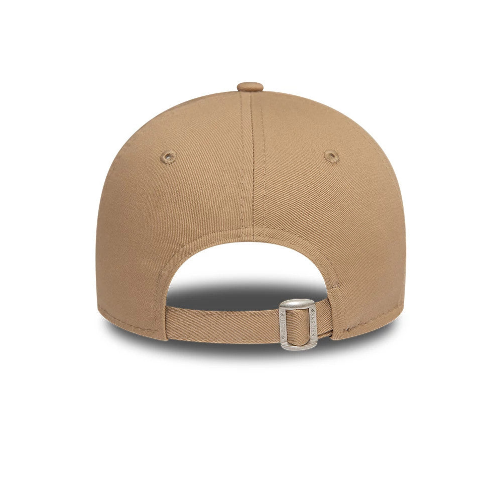 New York Yankees Womens League Essential Beige New Era 9FORTY Adjustable Cap, rear view showing the beige strap with a metal buckle and the structured crown with centre back seam and matching top button.