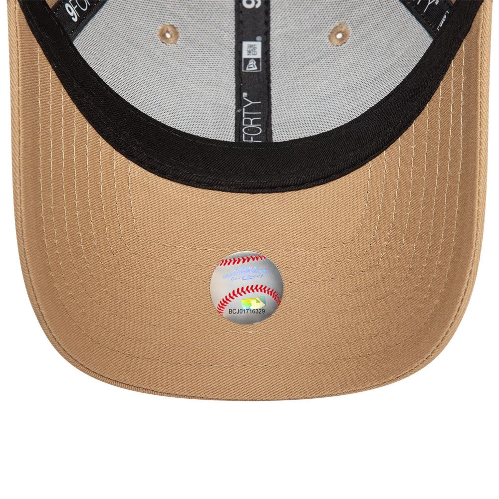This is a New York Yankees Womens League Essential Beige 9FORTY Adjustable Cap 2