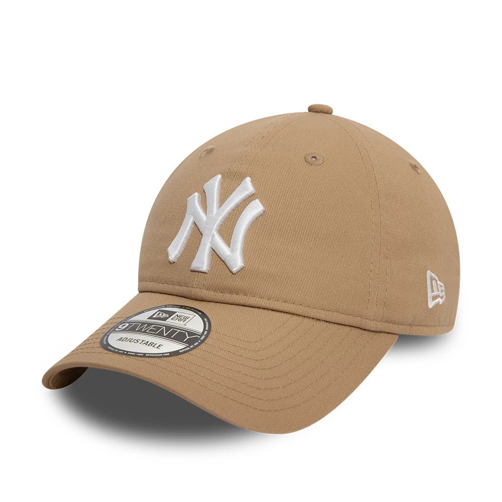 New York Yankees League Essential Light Beige New Era 9TWENTY Adjustable Cap, front view showing the white embroidered NY logo on the light beige crown, with a 9TWENTY size sticker on the curved visor and New Era flag logo on the left side.