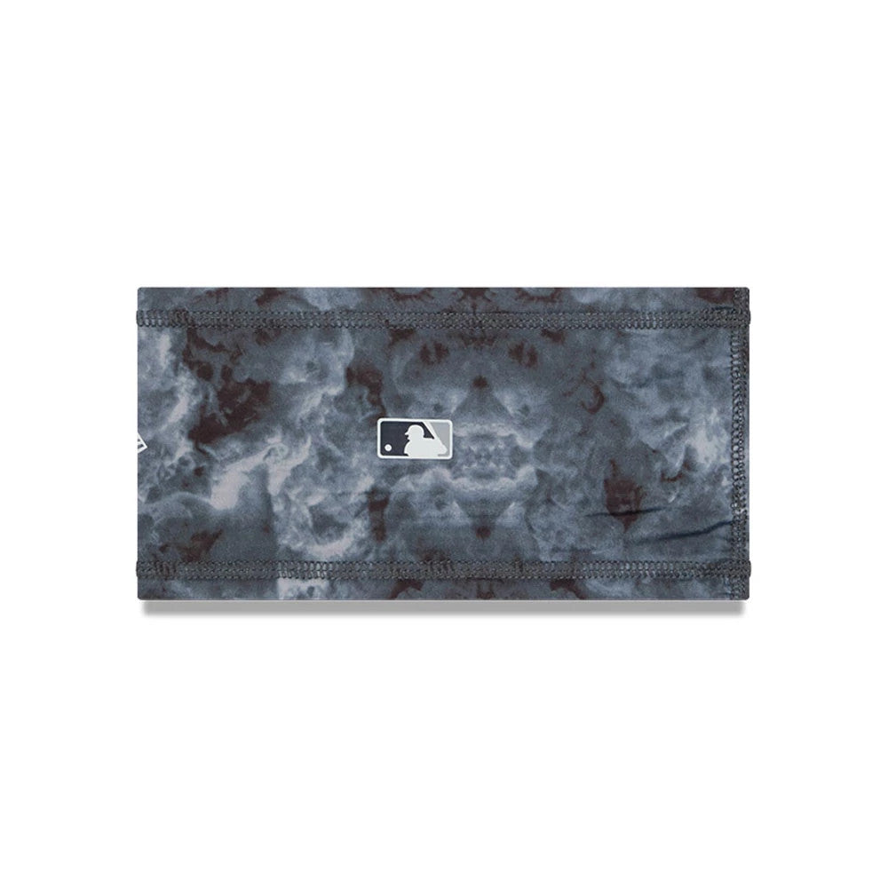 New Era New York Yankees MLB Clubhouse Grey Headband, rear view showing the MLB Batterman logo in white and grey centred on a textured grey fabric, with a New Era flag logo on the left side.