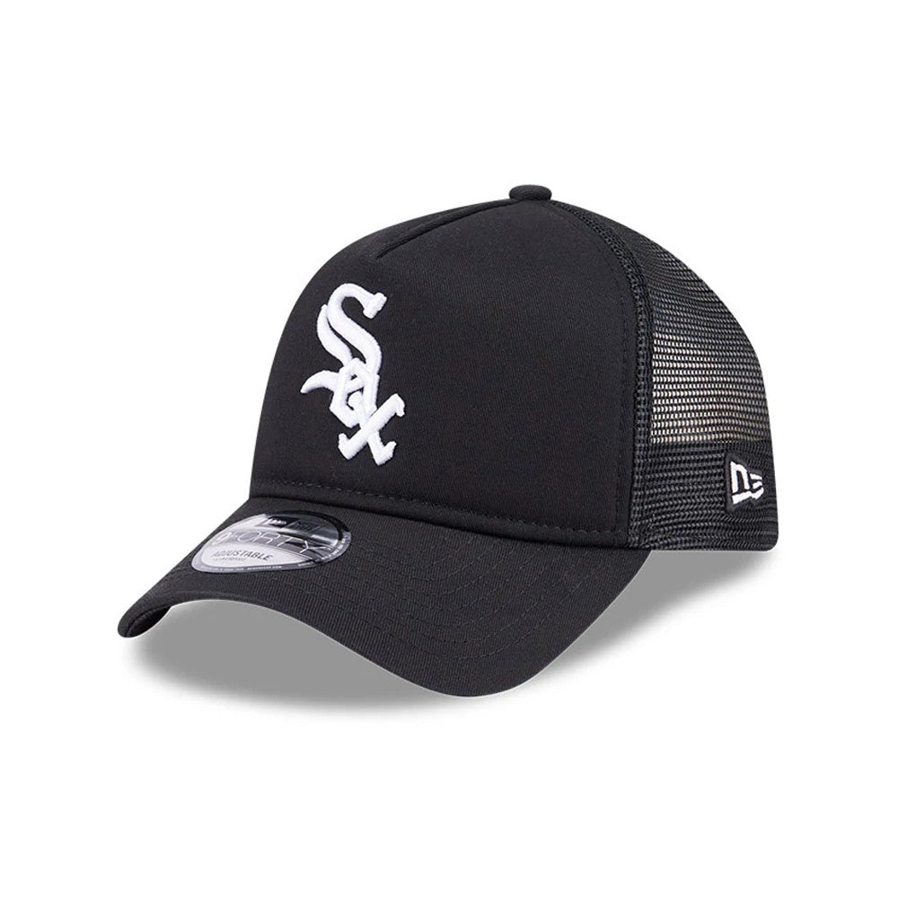 Chicago White Sox MLB Evergreen Black New Era 9FORTY A-Frame Adjustable Cap, three-quarter view showing a white embroidered Sox logo on the front panel, black visor with a 9FORTY size sticker, and a mesh back with New Era flag logo on the left side.