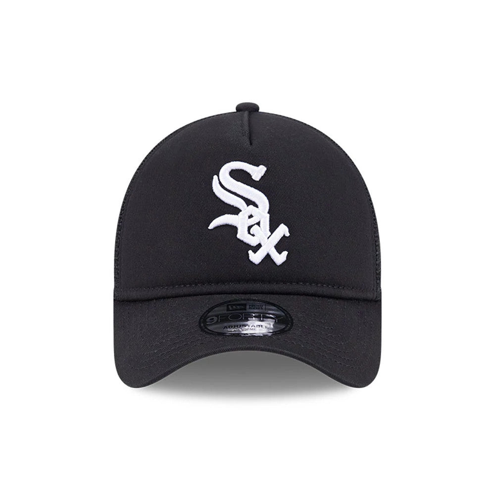 Chicago White Sox MLB Evergreen Black New Era 9FORTY A-Frame Adjustable Cap, front view with a raised white Sox logo embroidered on the black front panel, a pre-curved visor, and a 9FORTY size sticker on top of the visor.