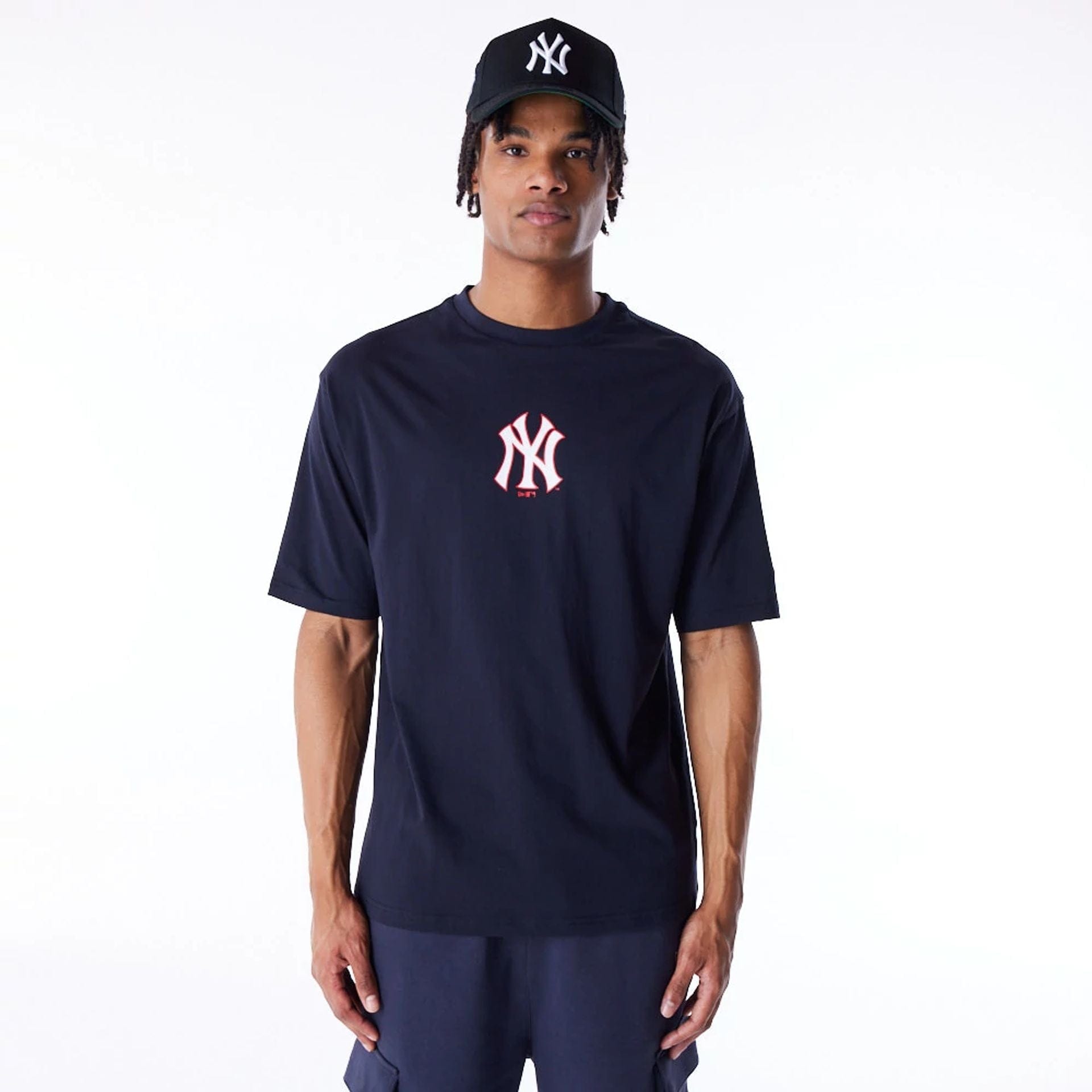 The Male model is wearing New York Yankees MLB World Series Navy Oversized T-Shirt 2