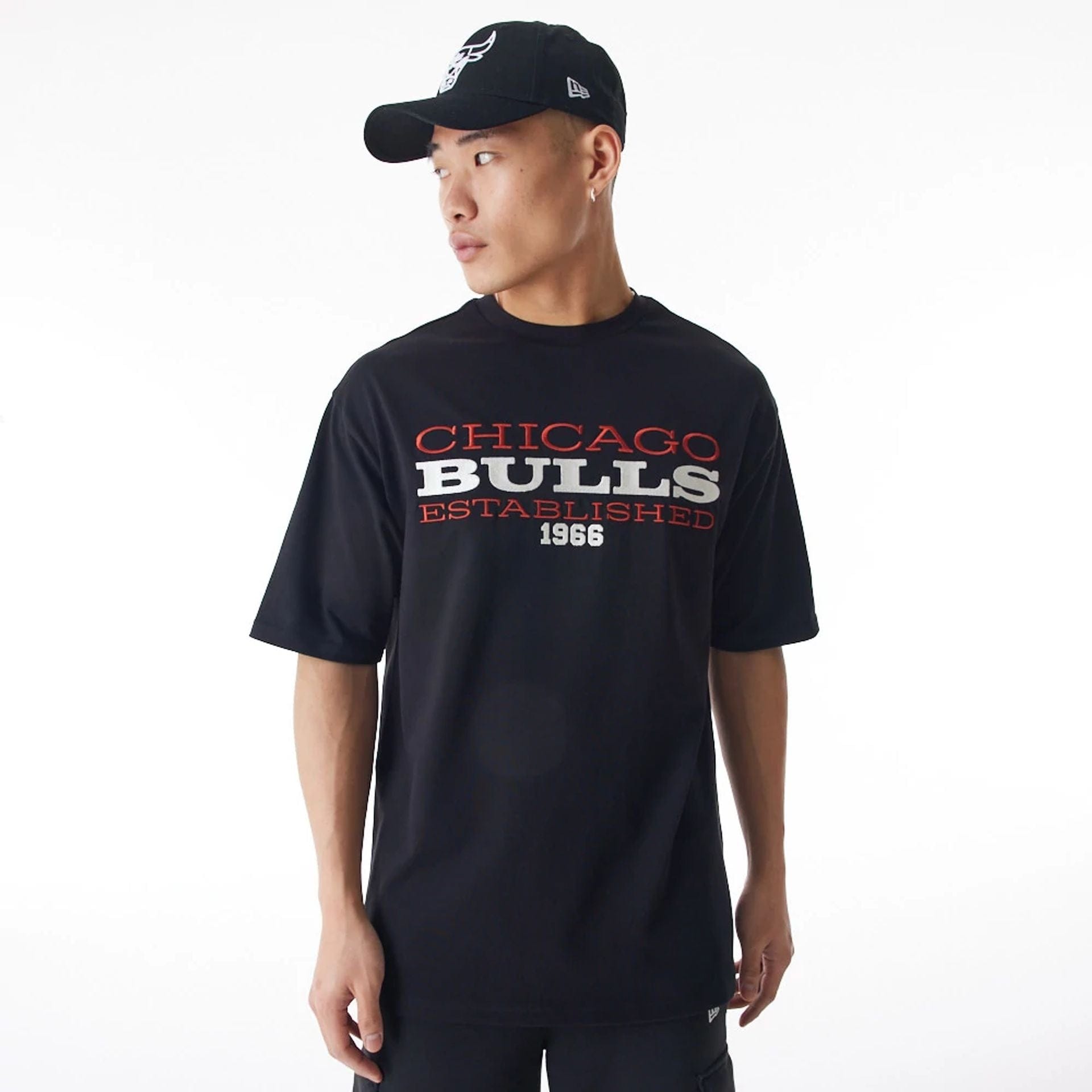 The Male model is wearing Chicago Bulls NBA Lifestyle Black T-Shirt 1