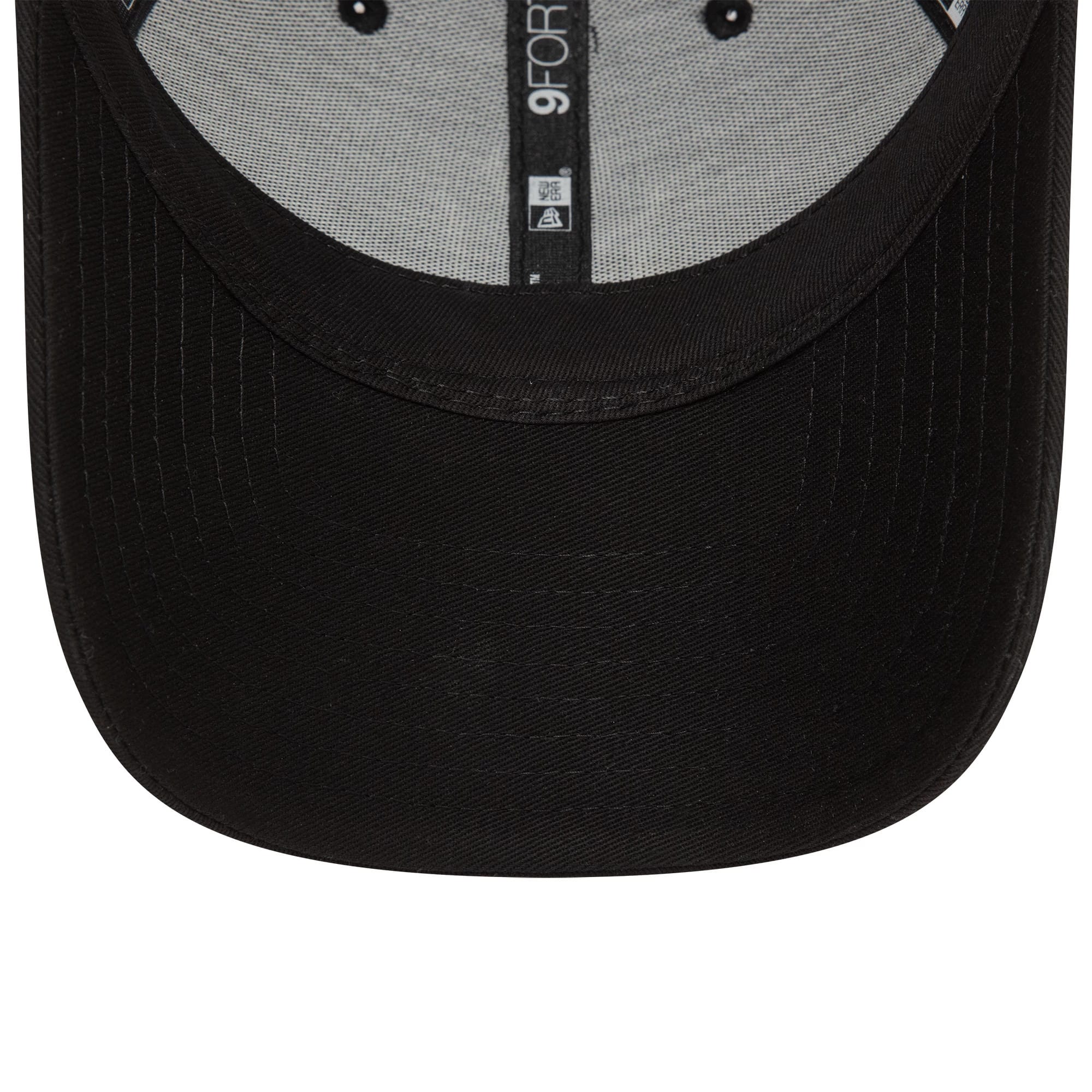 This is a New York Yankees Home Field Black 9FORTY Trucker Adjustable Cap 2