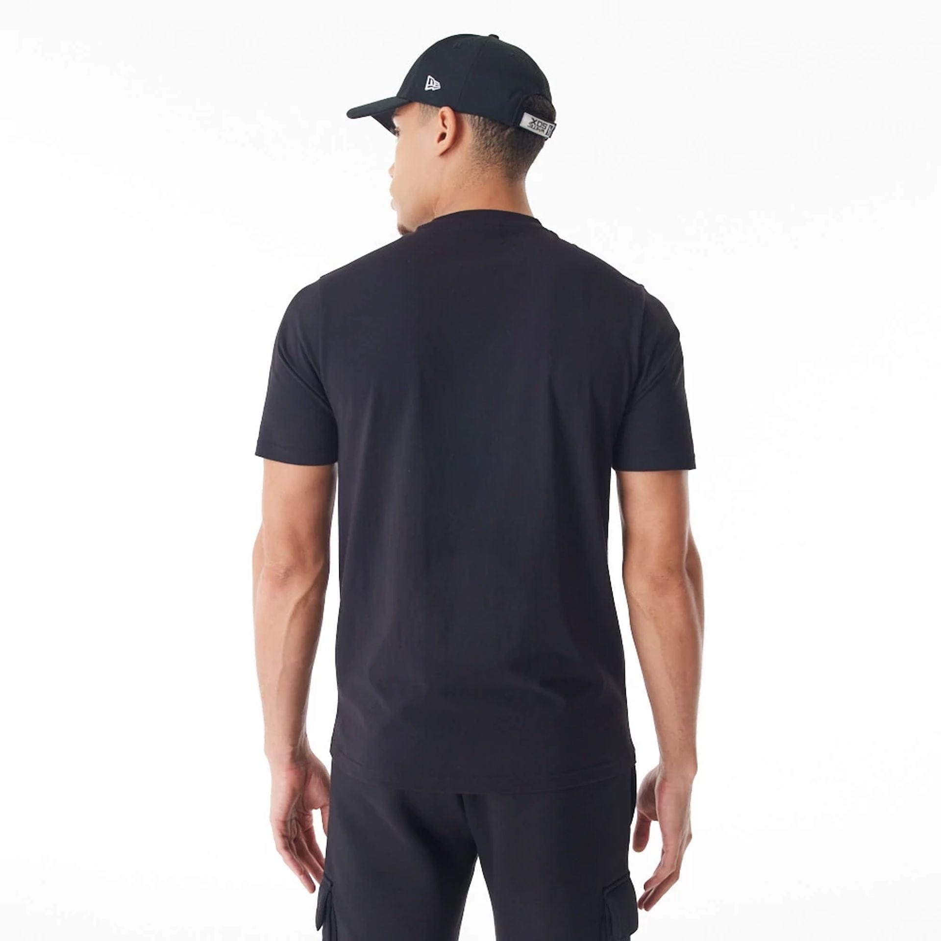 The Male model is wearing Chicago White Sox MLB Gradient Graphic Black T-Shirt 2