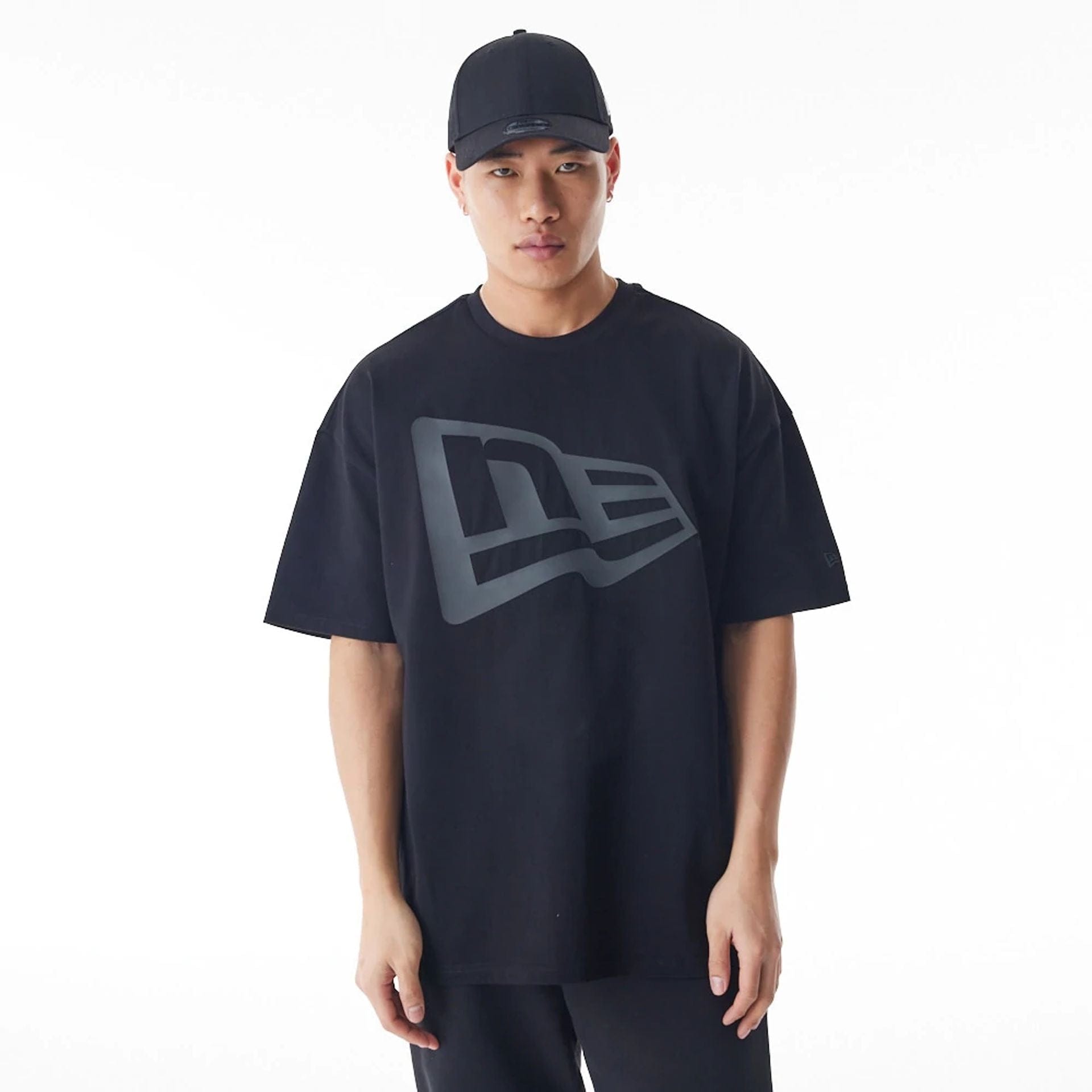 The Male model is wearing New Era Flag Black Oversized T-Shirt 1
