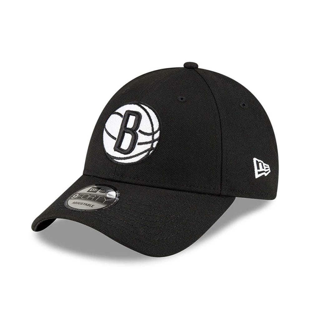 Brooklyn Nets NBA The League Black New Era 9FORTY Adjustable Cap, front view showing the raised embroidered B logo in white on the front panel, curved black visor with a 9FORTY size sticker, and New Era flag logo on the left side.