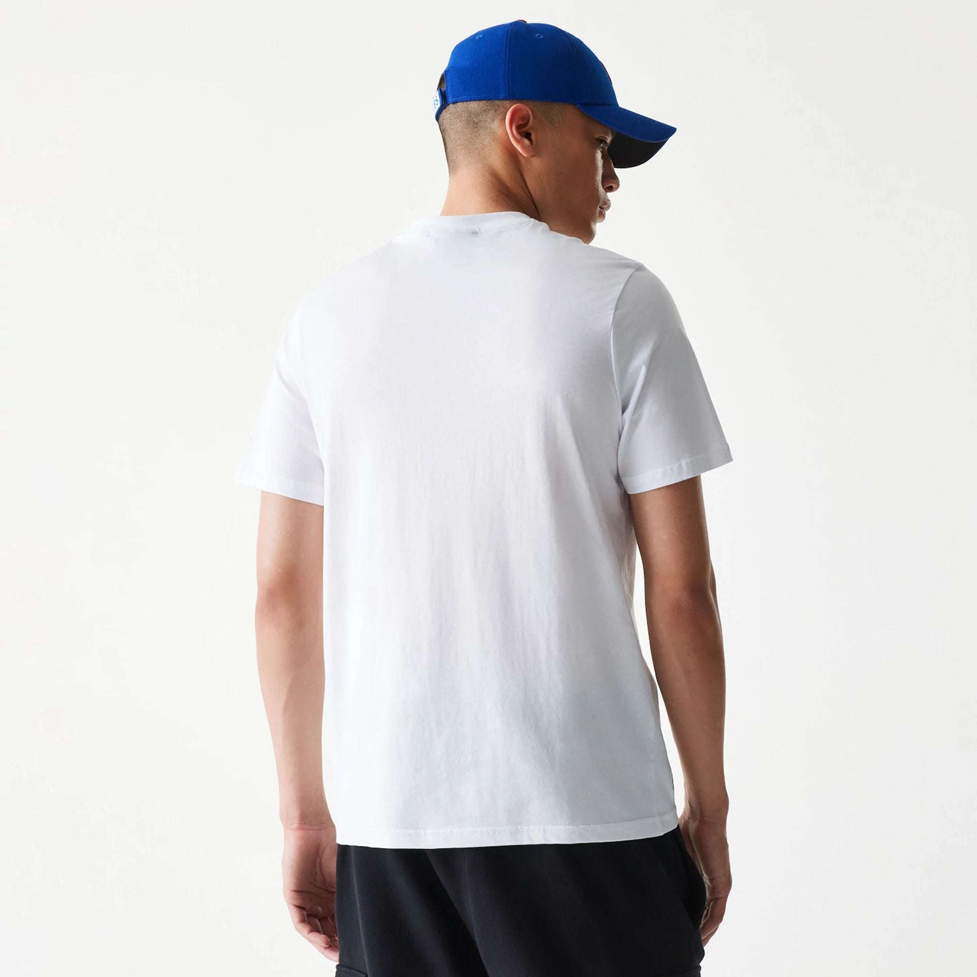 The Male model is wearing Chicago Cubs MLB Regular White T-Shirt 2