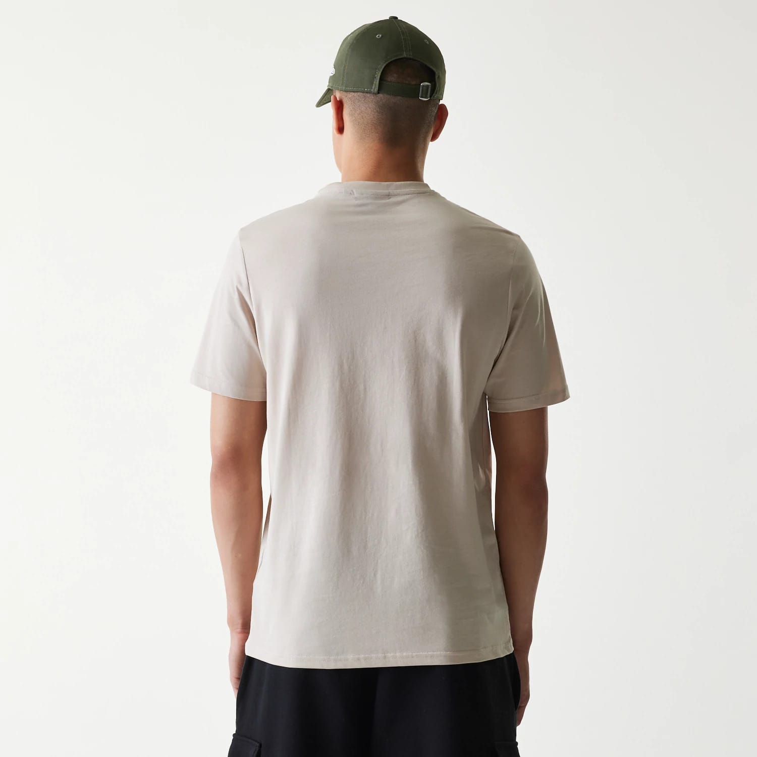 The Male model is wearing New York Yankees MLB Regular Cream T-Shirt 2