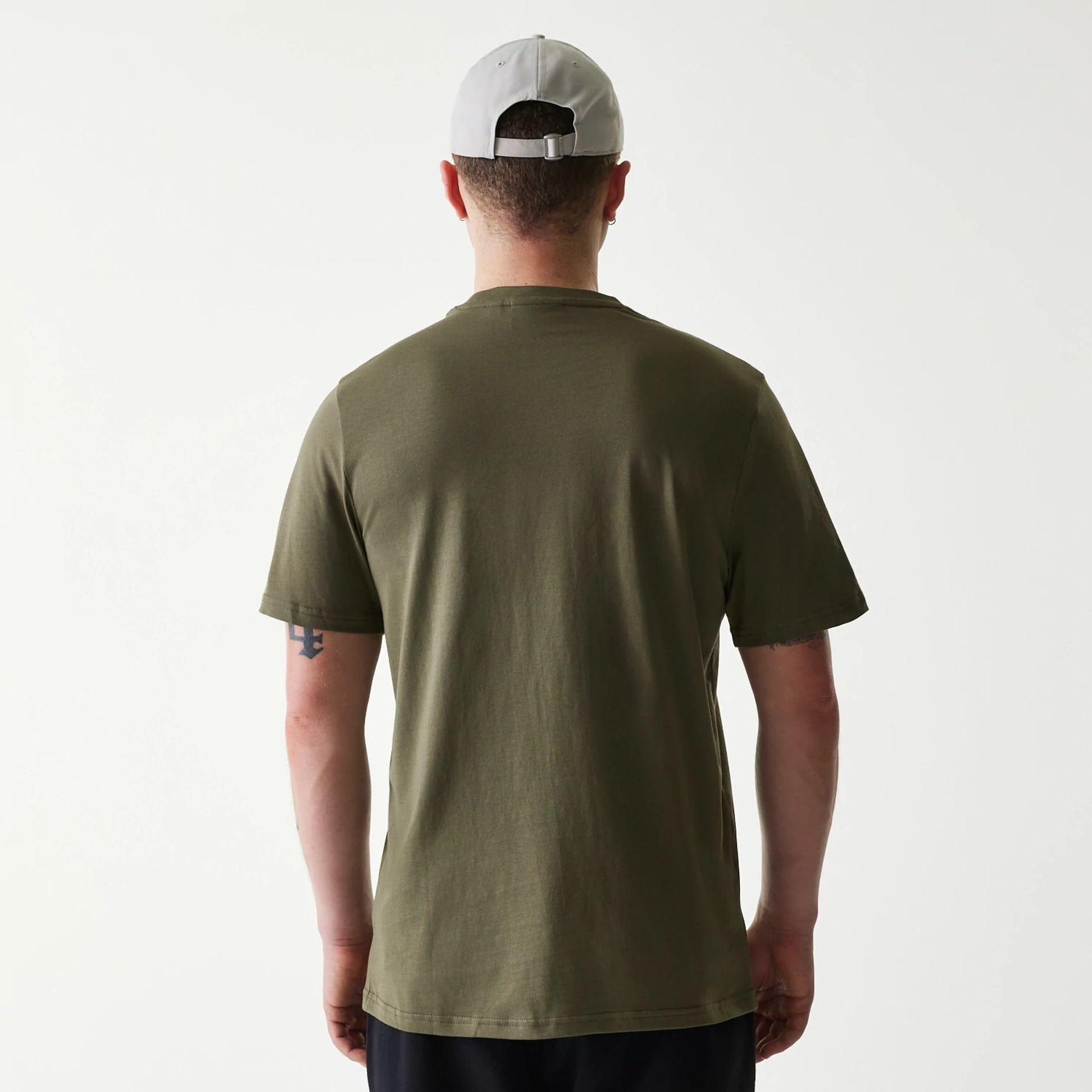 The Male model is wearing New York Yankees MLB Regular Green T-Shirt 2