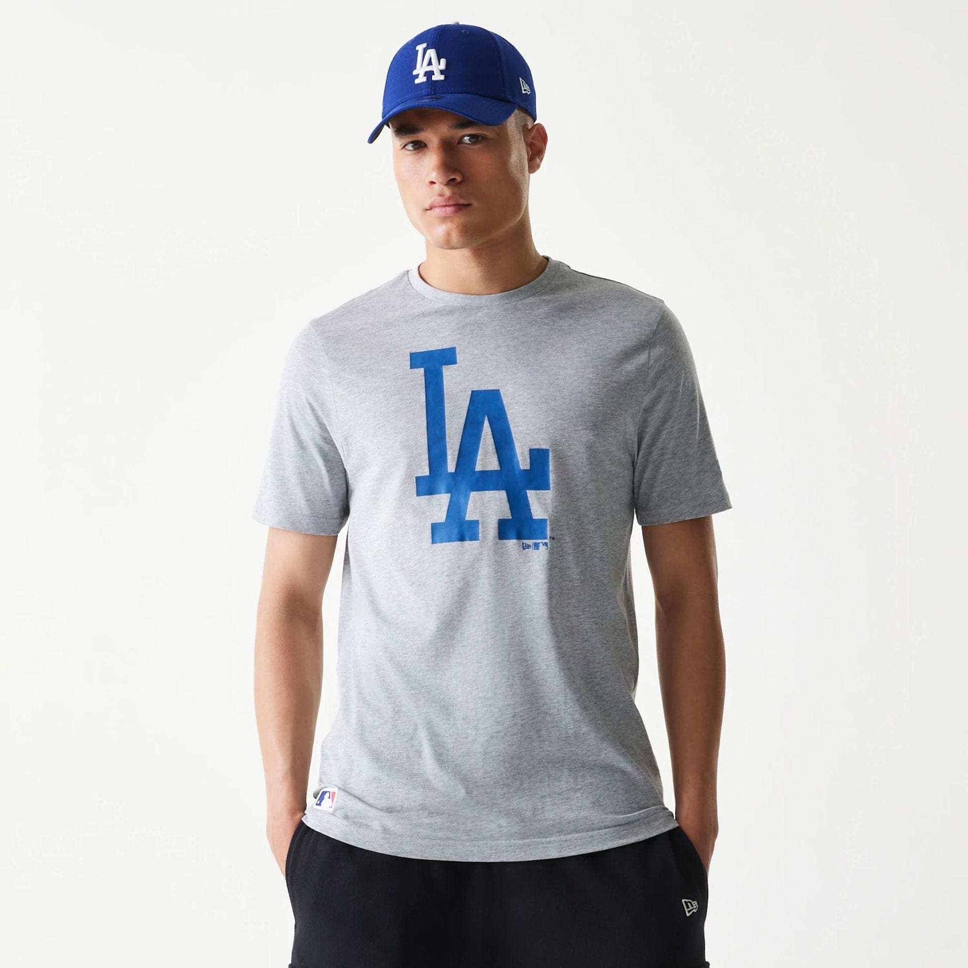 The Male model is wearing LA Dodgers MLB Regular Grey T-Shirt 1