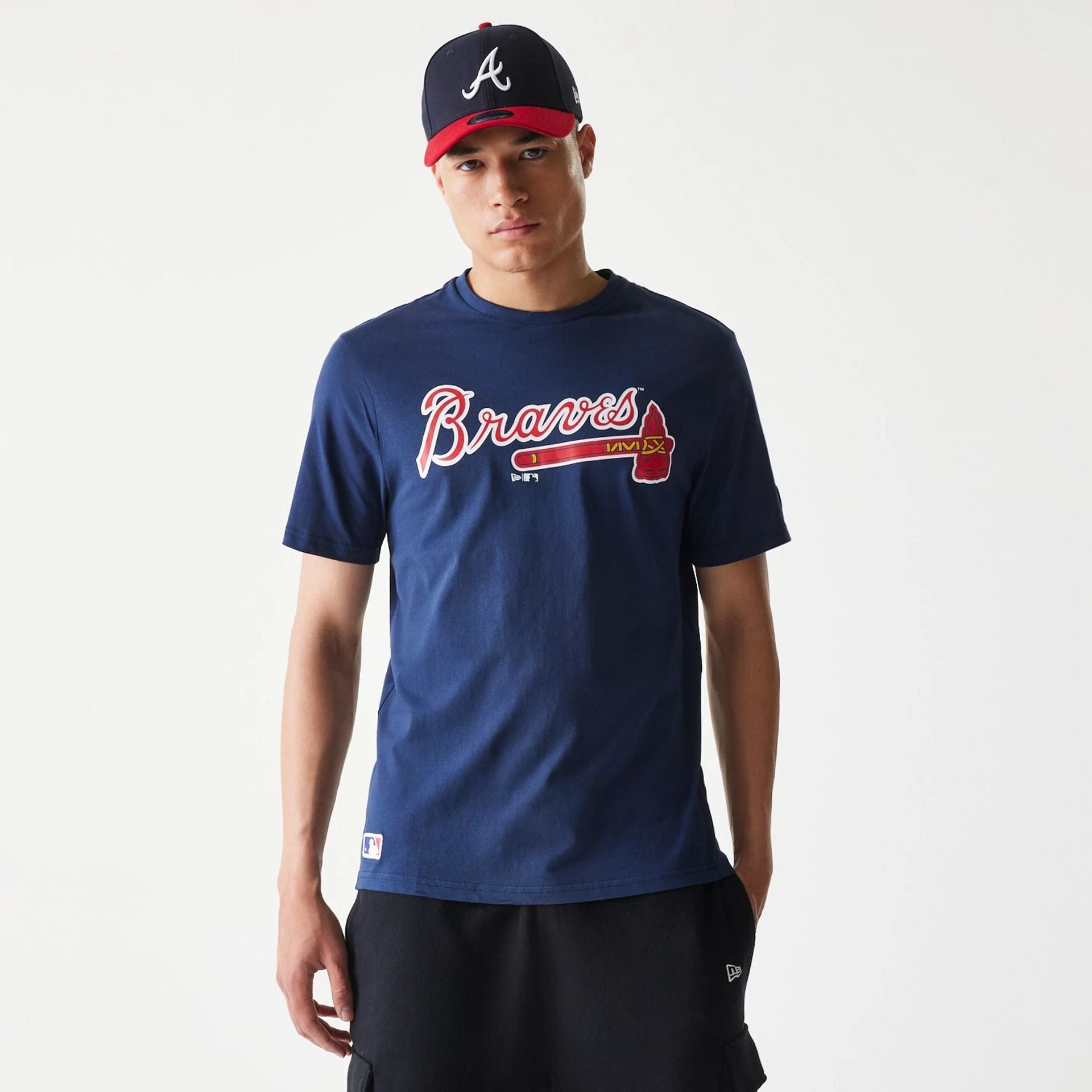 The Male model is wearing Atlanta Braves MLB Regular Dark Blue T-Shirt 1