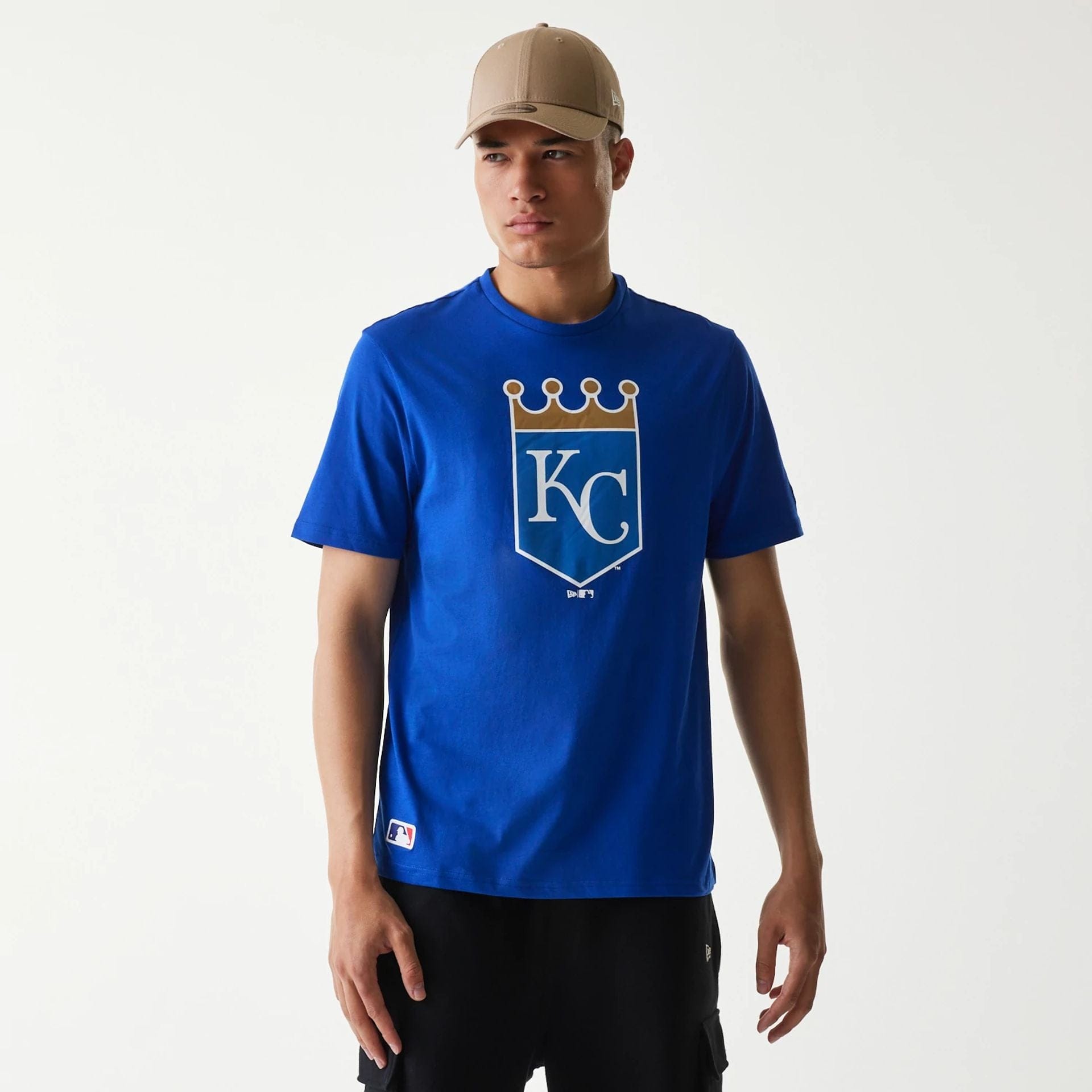 The Male model is wearing Kansas City Royals MLB Regular Blue T-Shirt 1