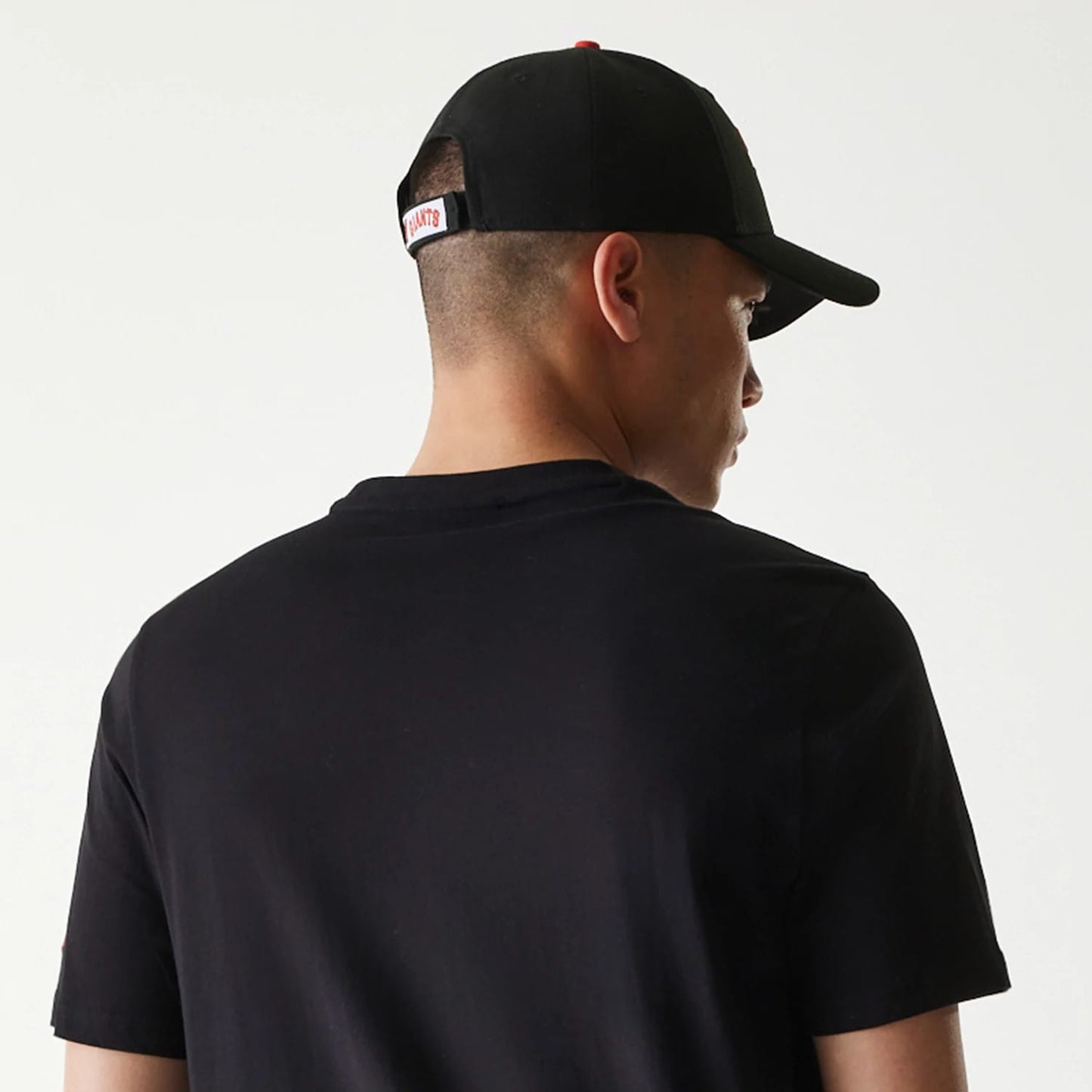 The Male model is wearing San Francisco Giants MLB Regular Black T-Shirt 7