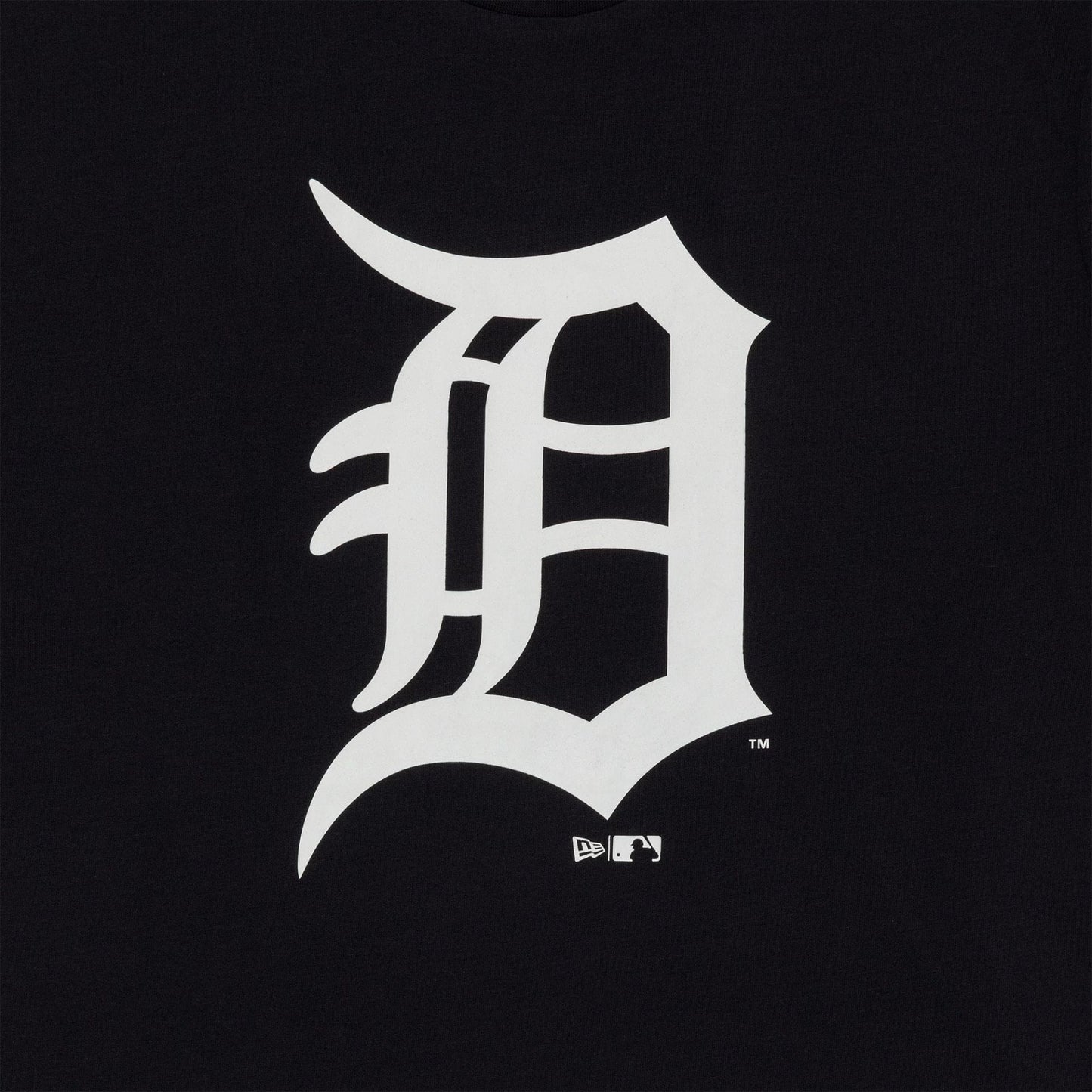 The Male model is wearing Detroit Tigers MLB Regular Navy T-Shirt 3