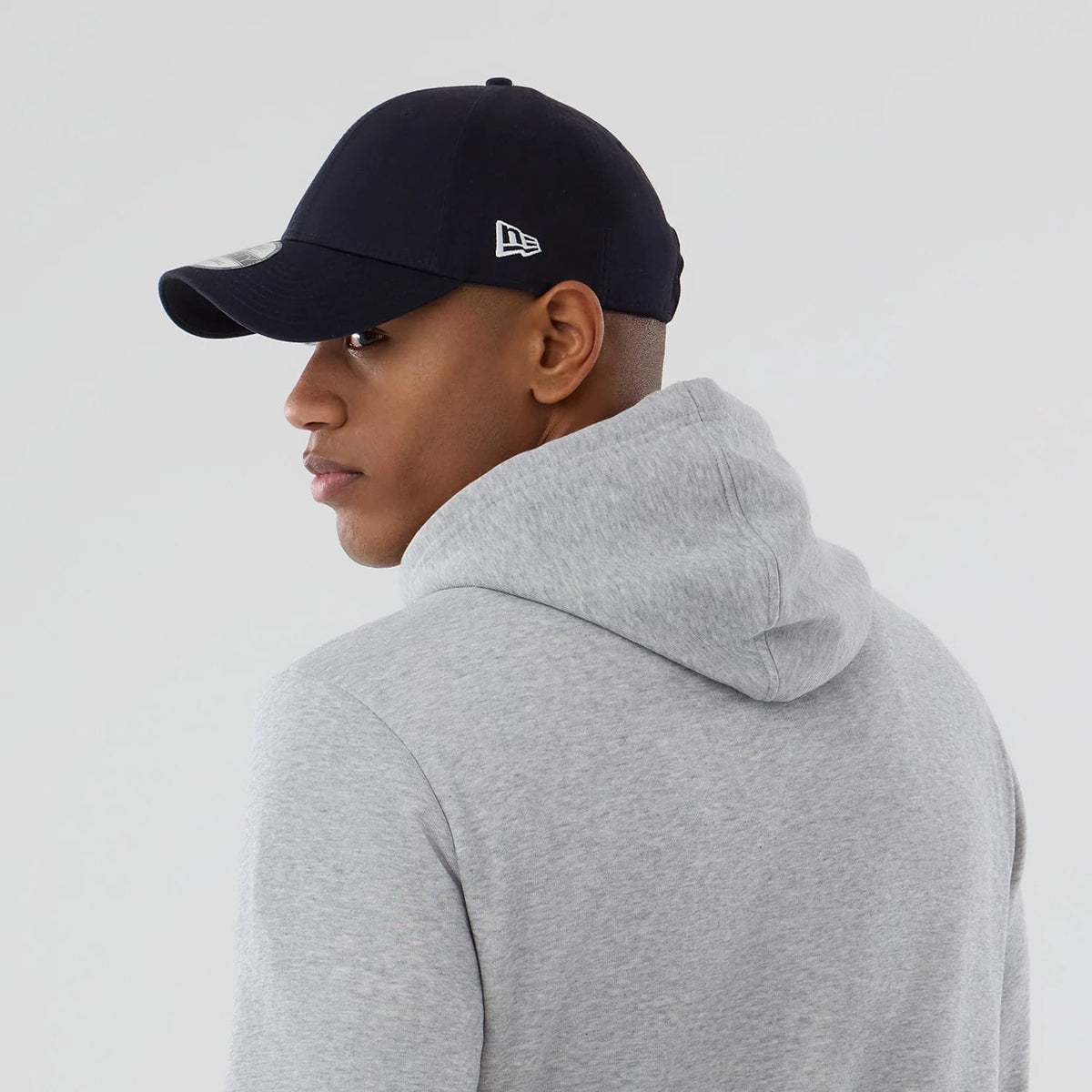 The Male model is wearing Chicago Cubs MLB Grey Pullover Hoodie 7