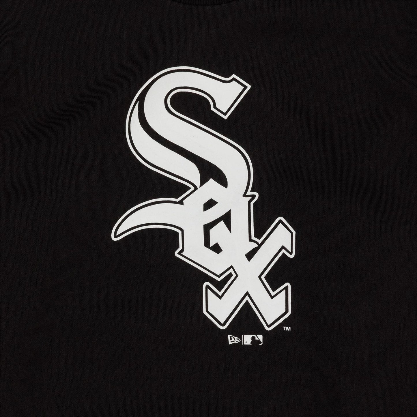 The Male model is wearing Chicago White Sox MLB Regular Black Crew Neck Sweater 3
