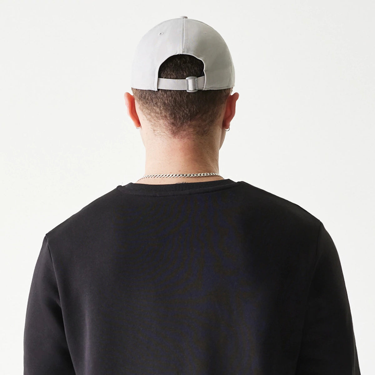 The Male model is wearing New York Yankees MLB Regular Black Crew Neck Sweater 7