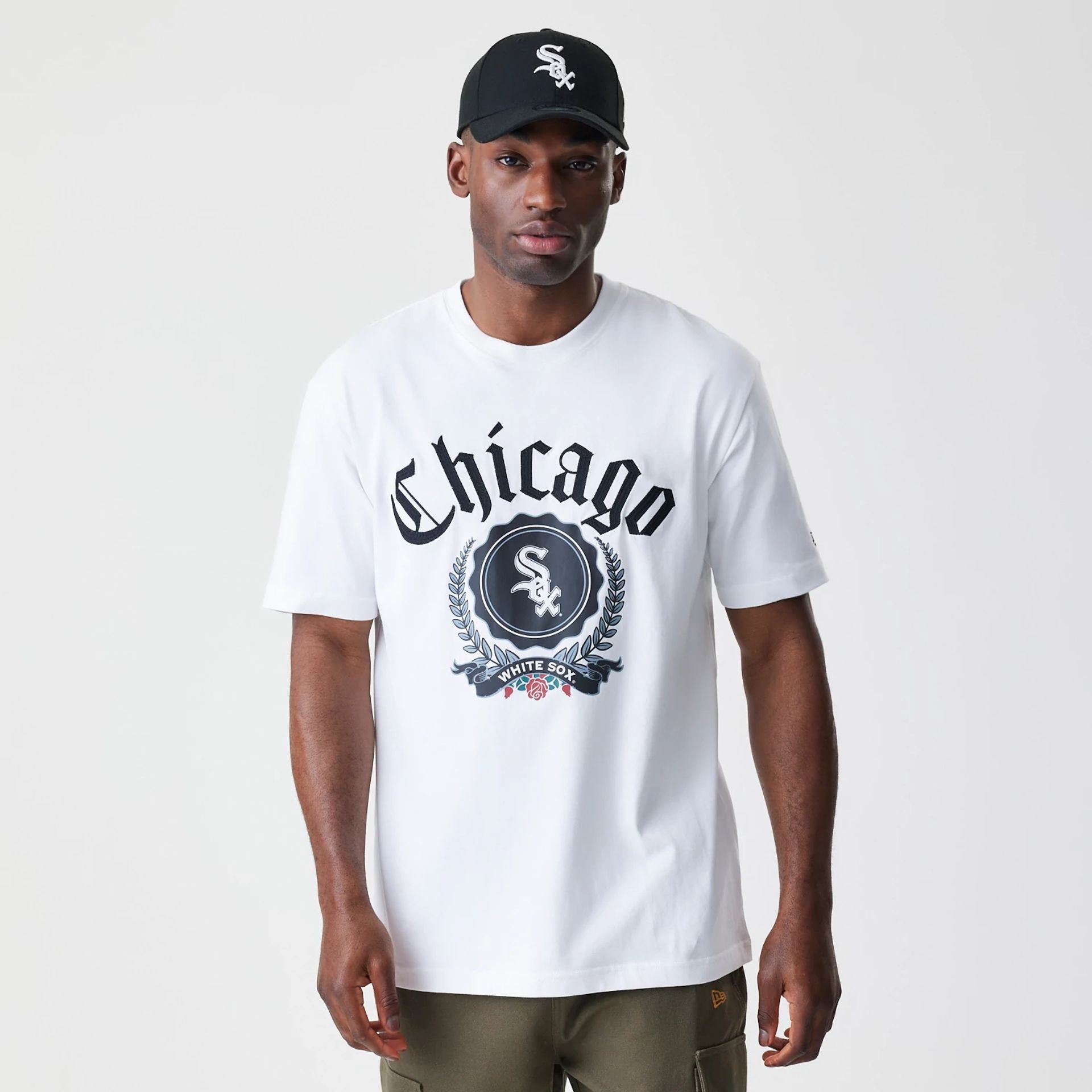 The Male model is wearing Chicago White Sox Throwback Prep White T-Shirt 1