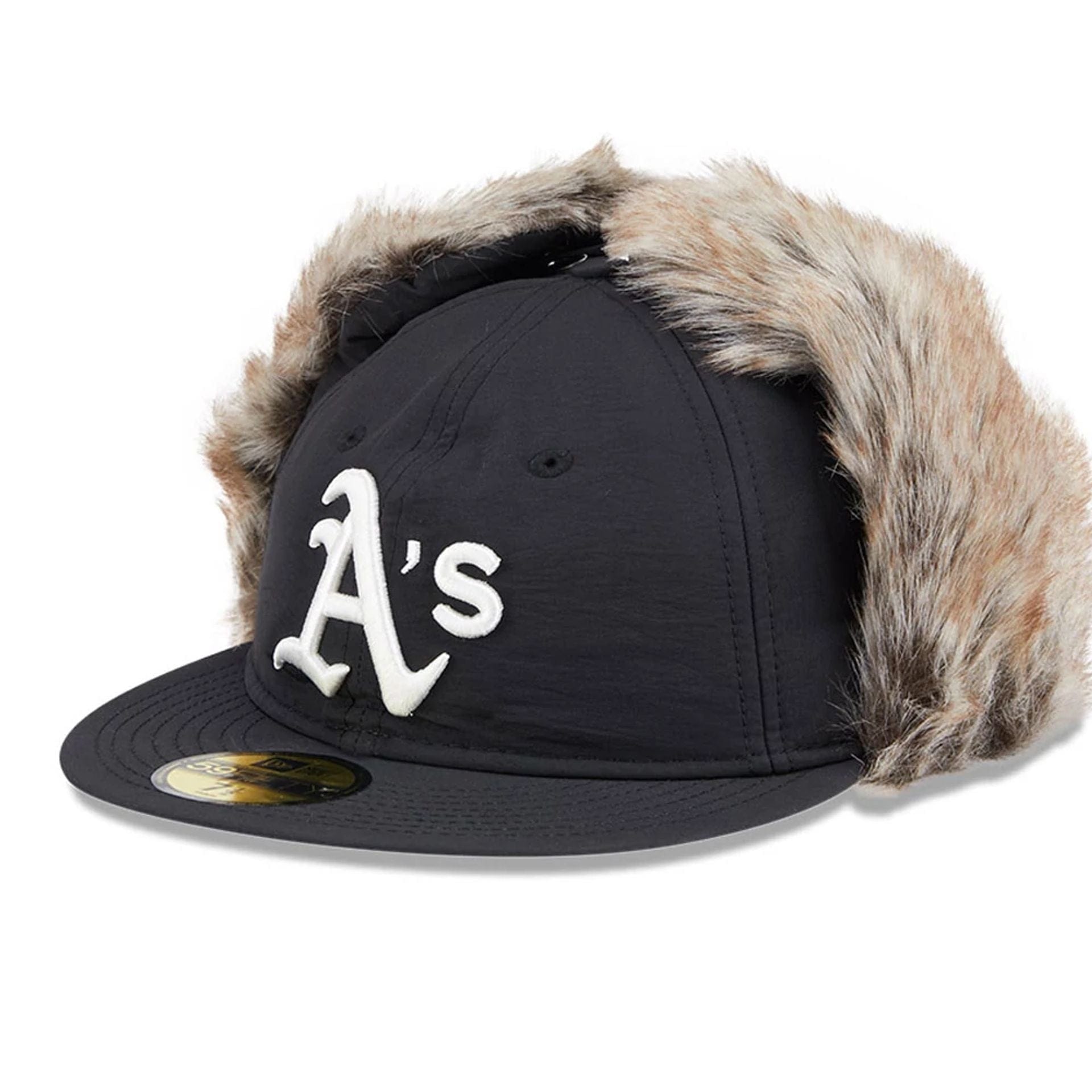 This is a Oakland Athletics Winter Dog Ear Black Retro Crown 59FIFTY Fitted Cap 1
