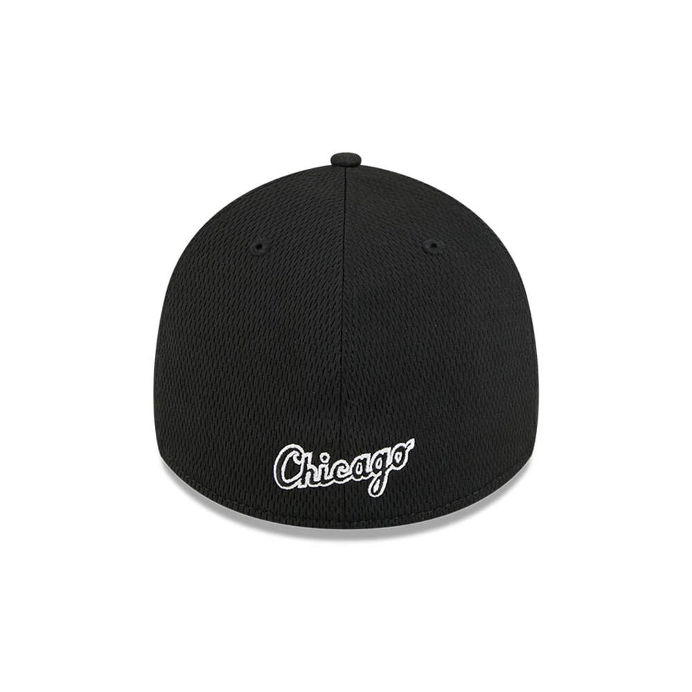 Pictured is this MLB Evergreen Chicago White Sox 39THIRTY Stretch Fit cap in black. 4