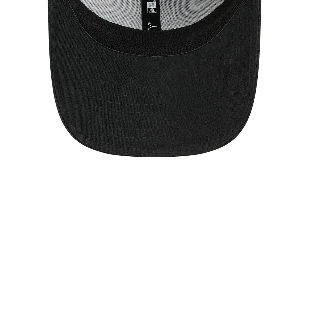 Pictured is this MLB Evergreen Chicago White Sox 39THIRTY Stretch Fit cap in black. 7