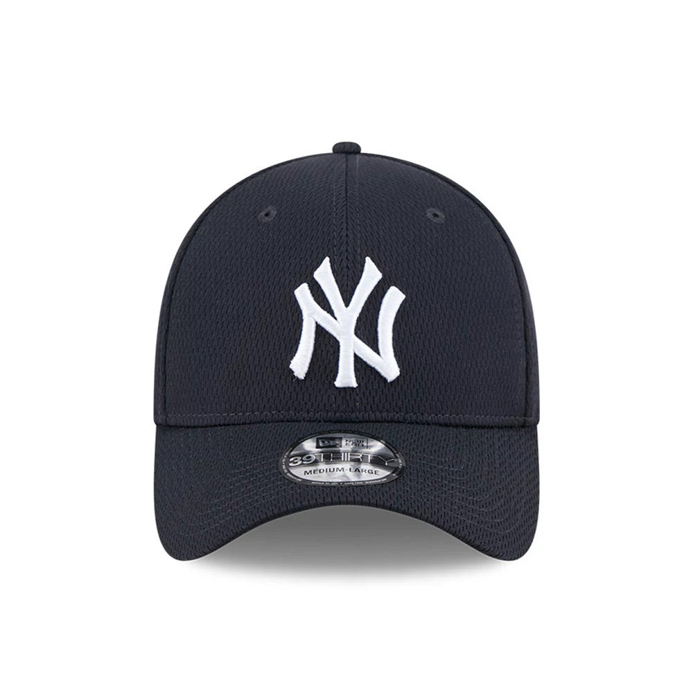 New York Yankees MLB Evergreen Navy New Era 39THIRTY Stretch Fit Cap, front view with raised white embroidered NY logo on the front panel and a 39THIRTY size sticker centred on the visor.