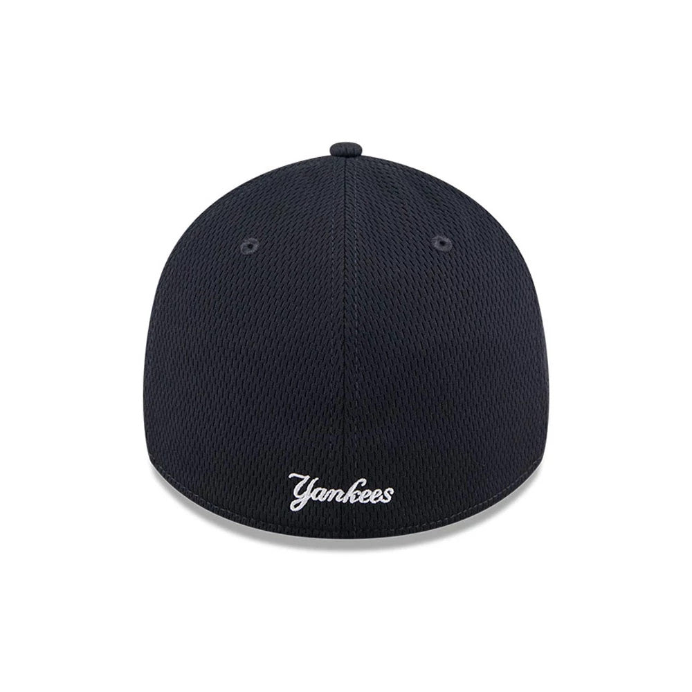 Pictured is this MLB Evergreen New York Yankees 39THIRTY Stretch Fit cap in navy. 4