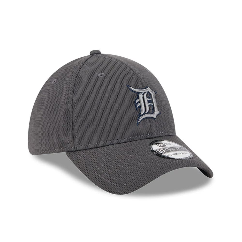 Detroit Tigers MLB Evergreen Dark Grey New Era 39THIRTY Stretch Fit Cap, three-quarter view showing the raised embroidered front Tigers logo in grey and navy, with a curved visor featuring a 39THIRTY size sticker.