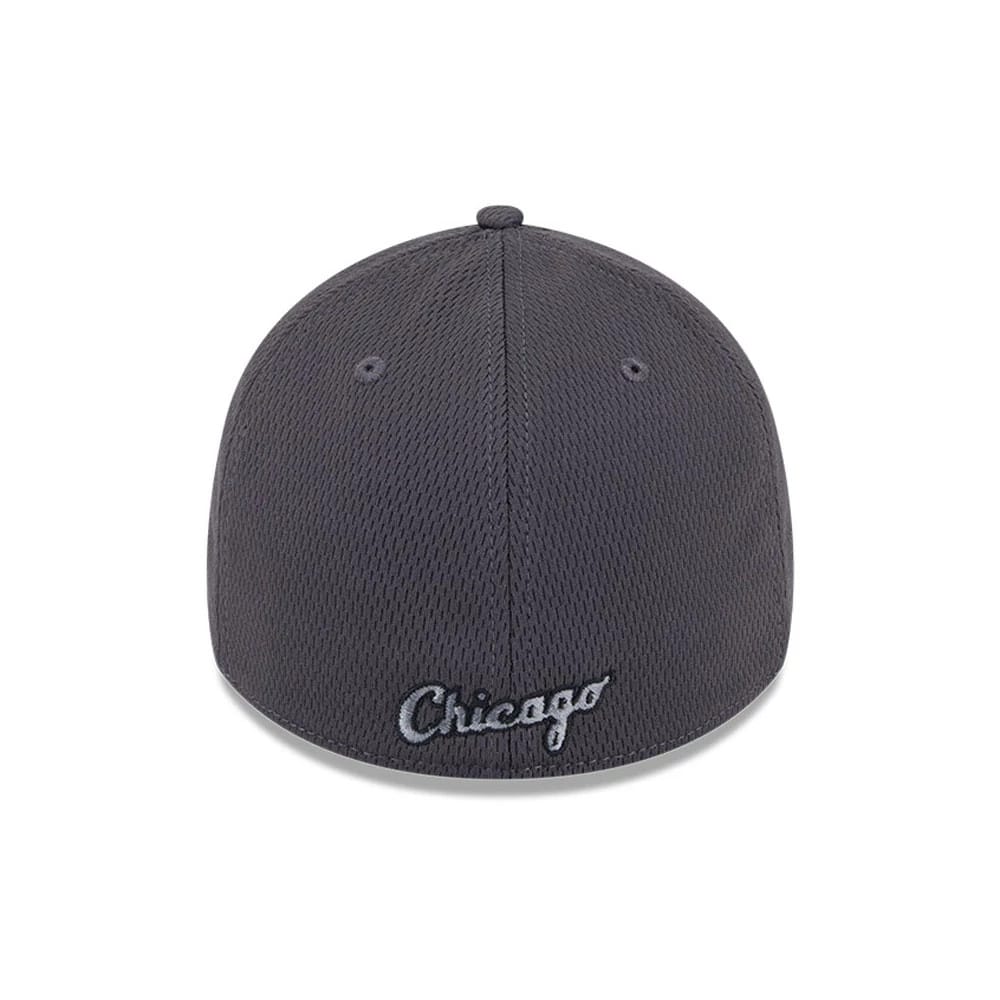 Pictured is this MLB Evergreen Chicago White Sox 39THIRTY Stretch Fit cap in dark grey. 4