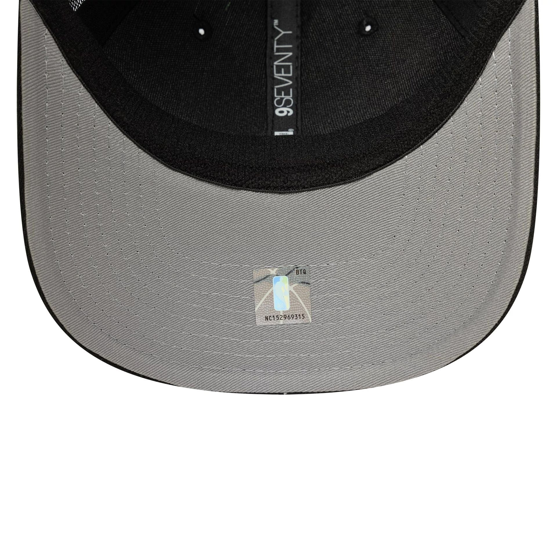 This is a Chicago Bulls NBA Official Team Colour Black 9SEVENTY Stretch Snap Adjustable Cap 2