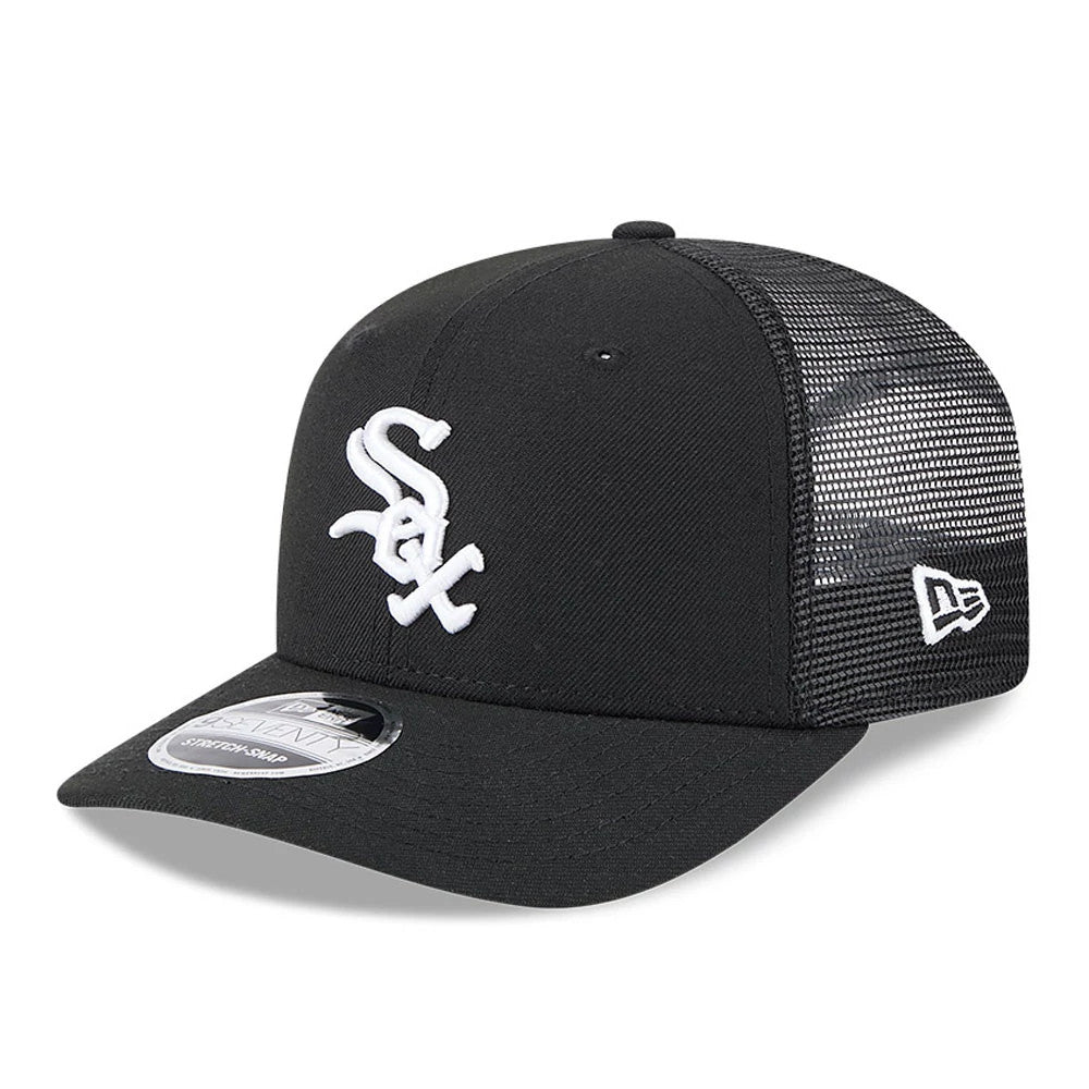 Chicago White Sox MLB Evergreen Black New Era 9SEVENTY Stretch Snap Adjustable Cap, three-quarter view showing the raised white front logo, black mesh back panels, curved visor and 9SEVENTY size sticker.