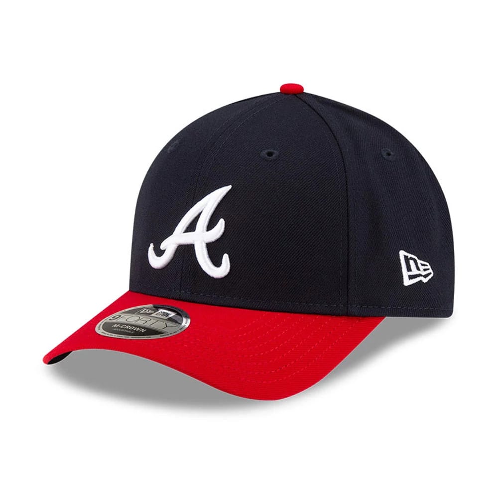 Atlanta Braves MLB Player Replica Navy New Era 9FORTY M-Crown Adjustable Cap, front view with a raised white A logo embroidered on the front panel, a contrasting red visor with a 9FORTY size sticker and the New Era flag logo on the left side.