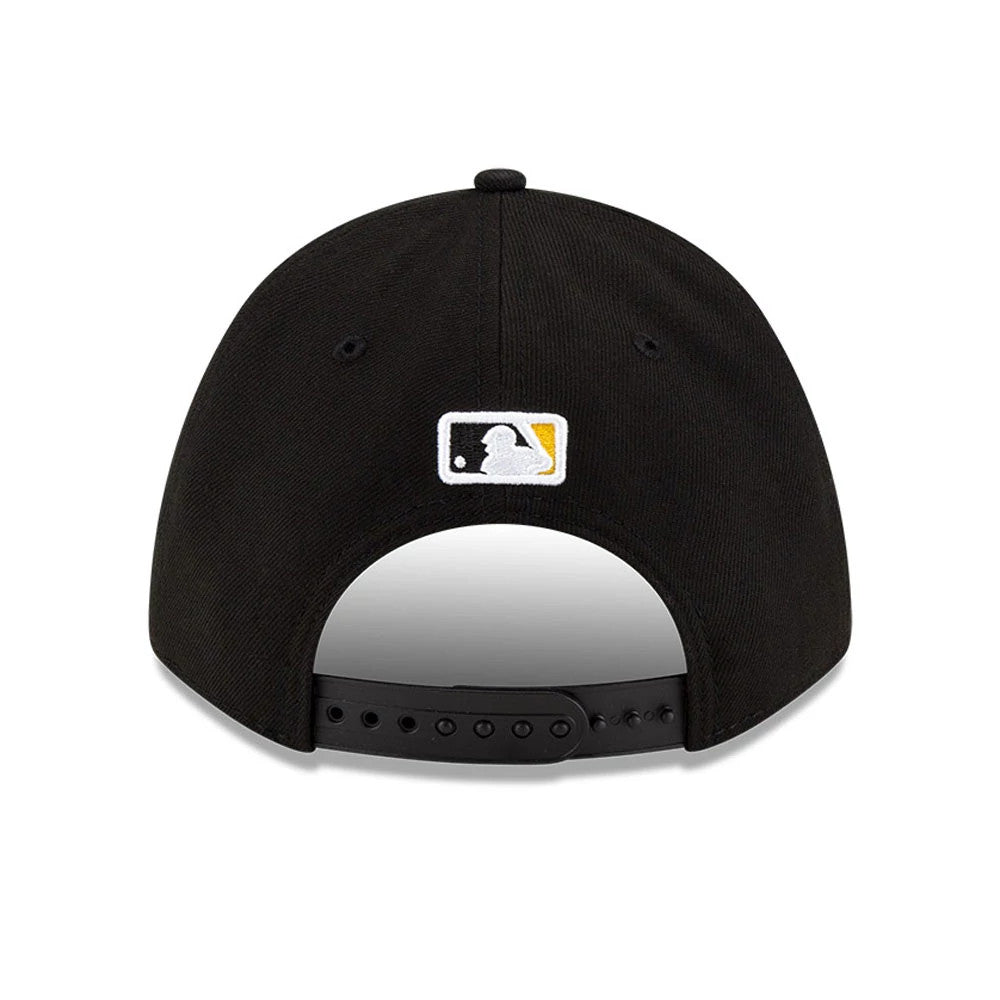Pittsburgh Pirates MLB Player Replica Black New Era 9FORTY M-Crown Adjustable Cap, rear view showing the white and yellow embroidered MLB Batterman logo at the centre back above the black adjustable strap.