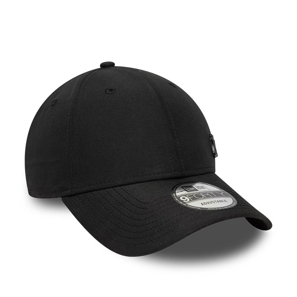 This is a New York Yankees Tonal Flawless Black 9FORTY Adjustable Cap 3