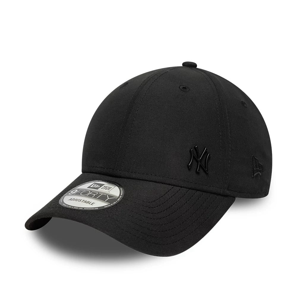 This is a New York Yankees Tonal Flawless Black 9FORTY Adjustable Cap 1