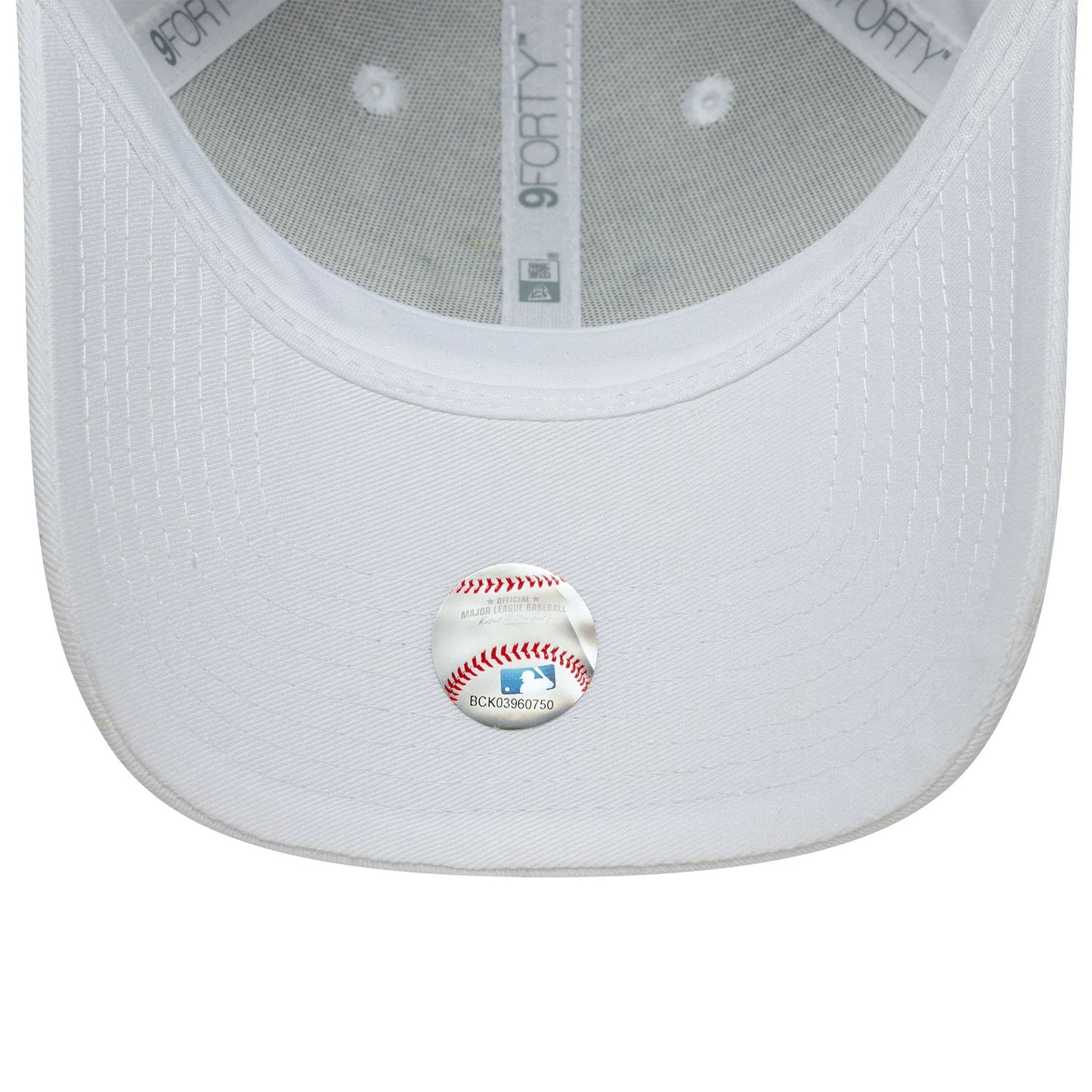 Pictured is this Womens MLB Floral Infill New York Yankees 9FORTY cap in white. 5