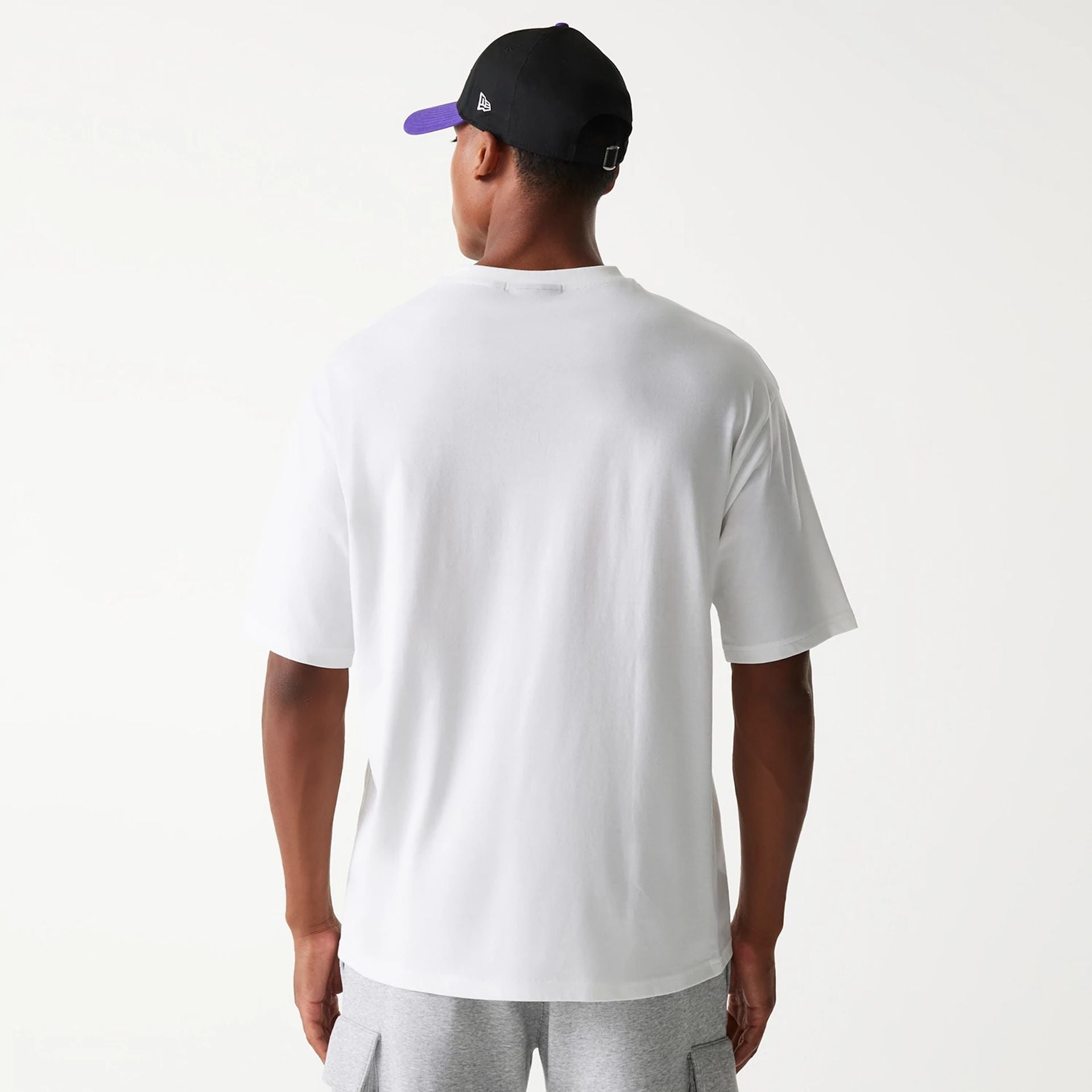 The Male model is wearing LA Lakers NBA Palm Tree White Oversized T-Shirt 2