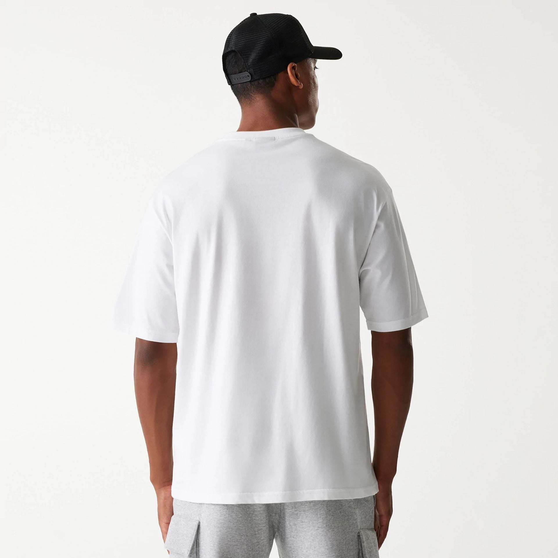 The Male model is wearing Chicago Bulls NBA Team Graphic White Oversized T-Shirt 2