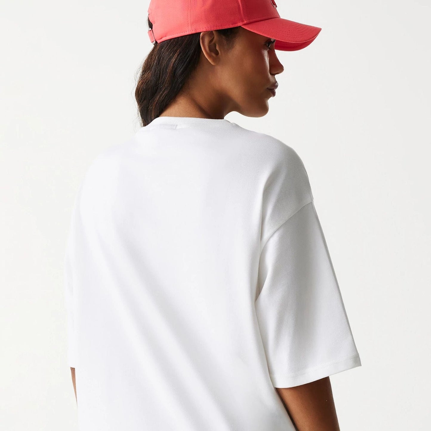 The Male model is wearing New York Yankees MLB World Series White Oversized T-Shirt 8